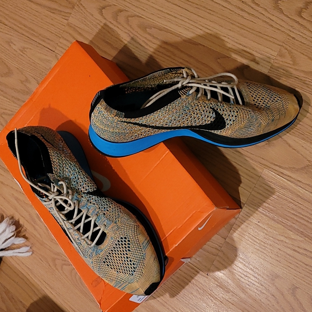 NIKE FLYKNIT RACER SHOES